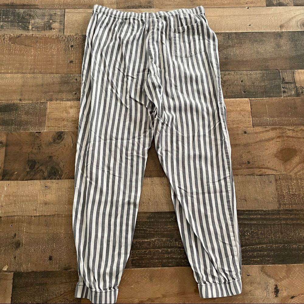 Victoria’s Secret Grey & White Striped Tapered Flannel Pajama Bottoms Sleepwear - Picture 4 of 10